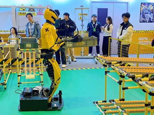 工业搬运竞技场比赛现场。