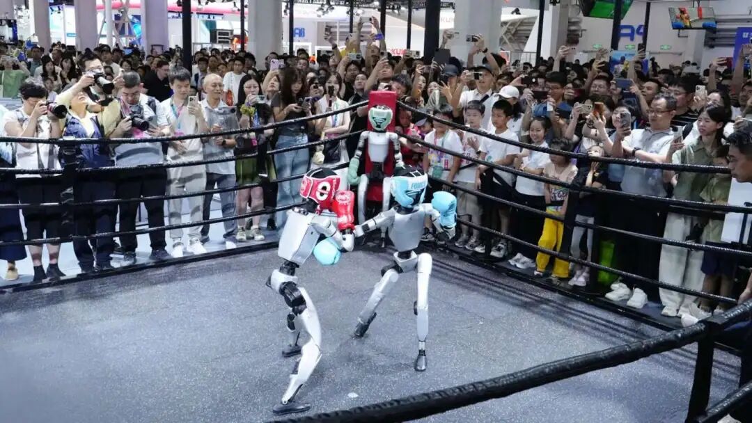 宇树科技最全产品线家族同台亮相引爆2025 WRC