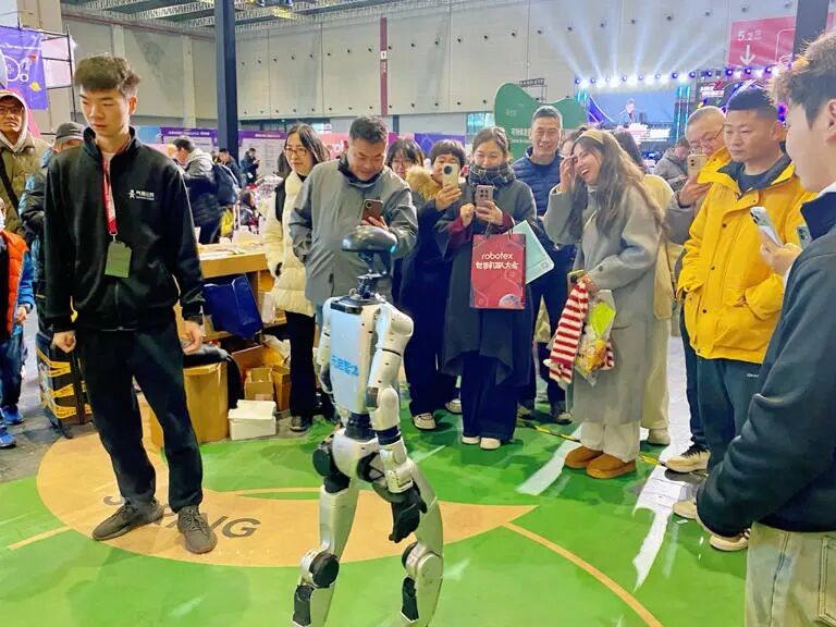 世界机器人大赛亚洲总决赛举行，1.5万名选手决战上海