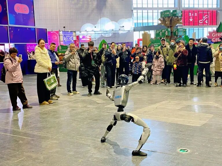 世界机器人大赛亚洲总决赛举行，1.5万名选手决战上海