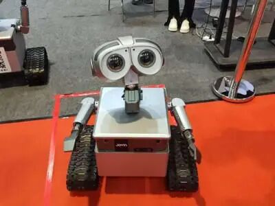 消费级机器人：从展会热门到家庭必需，还有多远？