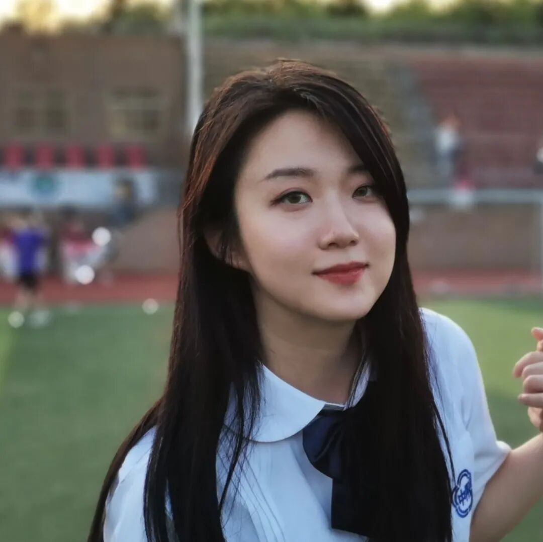 蒋汐13↘《律动》陶瓷餐具设计作者:吴思颖指导老师:蒋汐14↘《力》