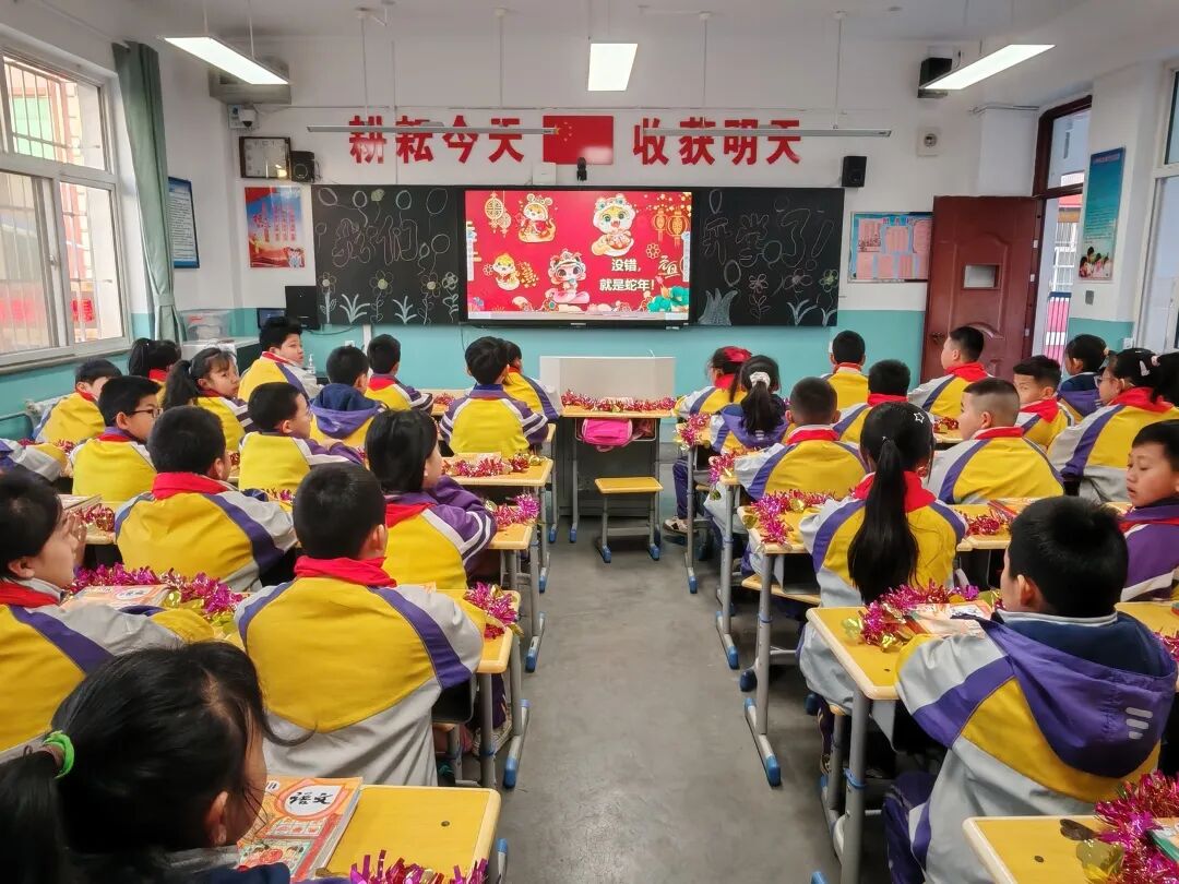 8.中卫三小 2025.2.17 开学迎新3.jpg