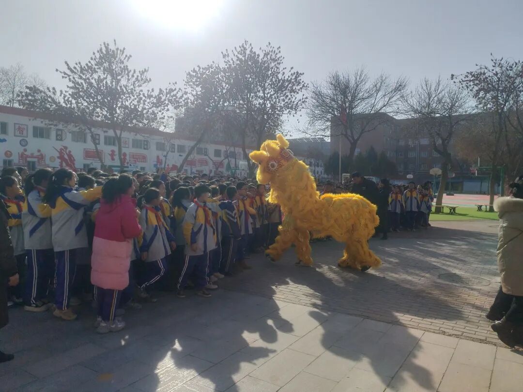 16.中卫三小 2025.2.17 开学典礼 舞狮4.jpg