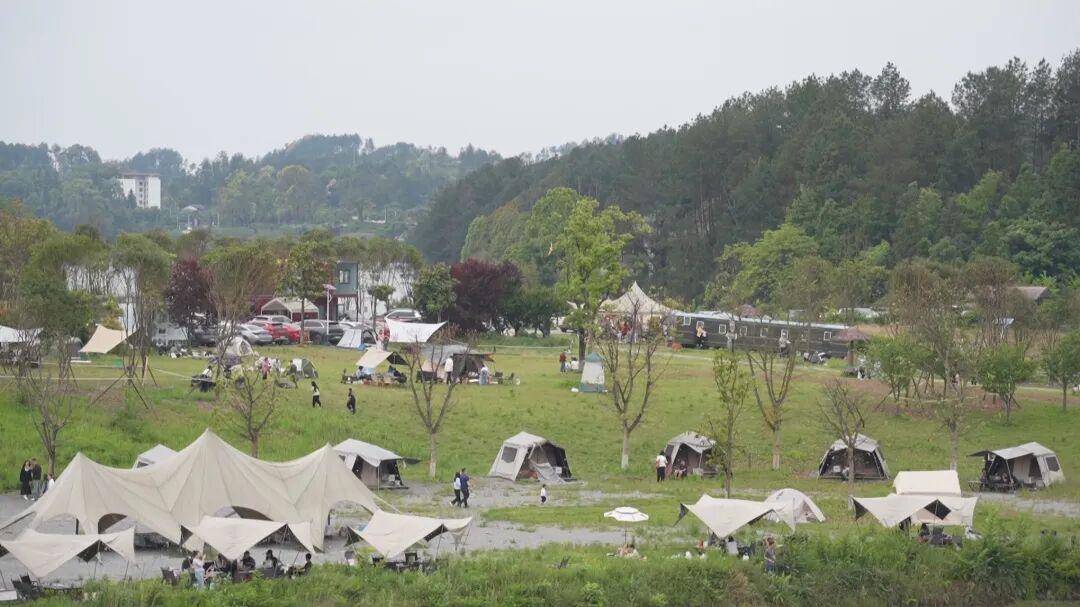 黎香湖露营.jpg