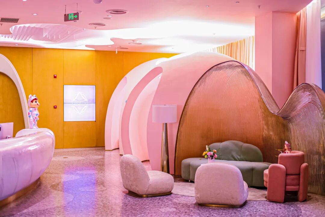 拒绝景区“人挤人”，莎蔓莉莎给您专属松弛感