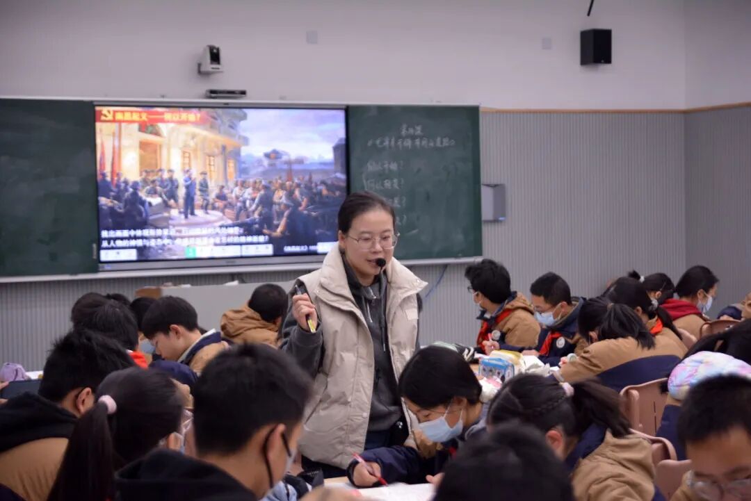 田月瑶老师执教 《毛泽东开辟井冈山道路》.JPG