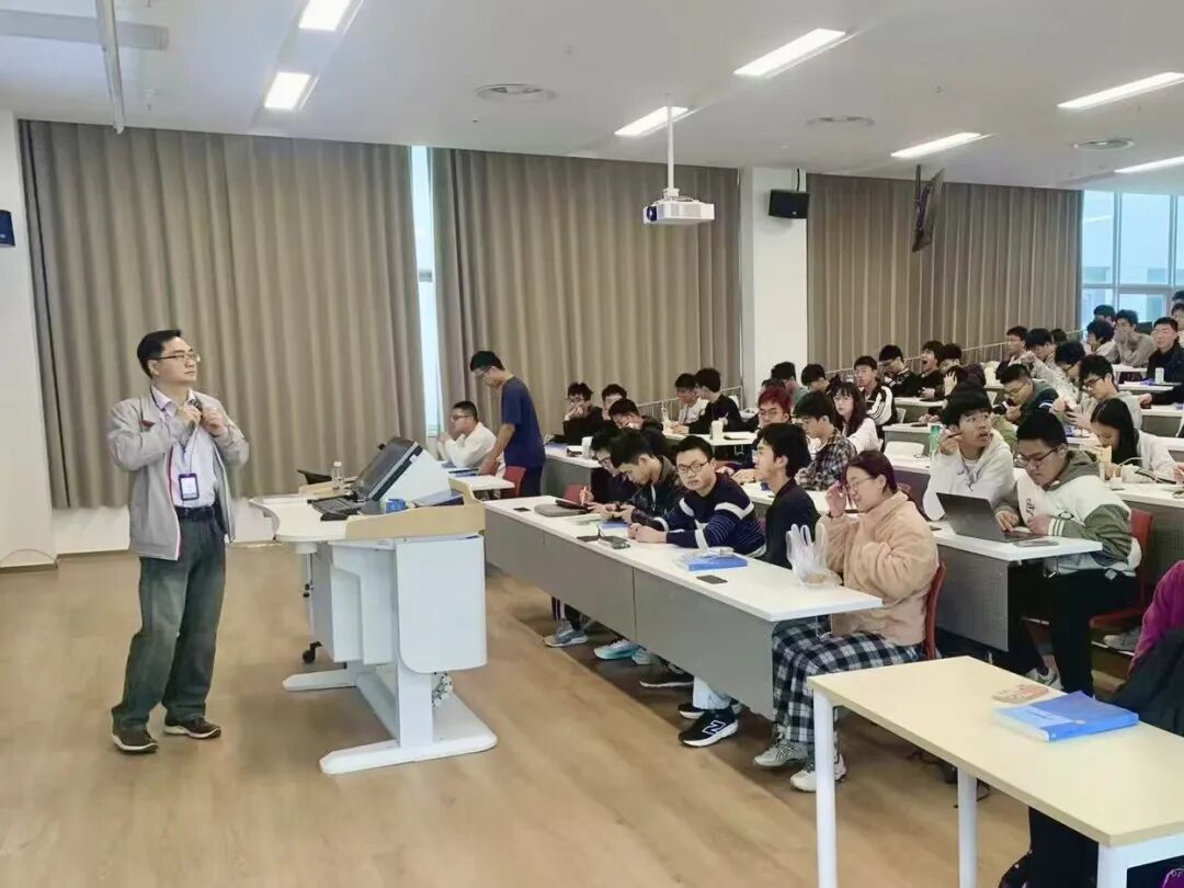 大学物理II由杨春雷老师授课.jpg