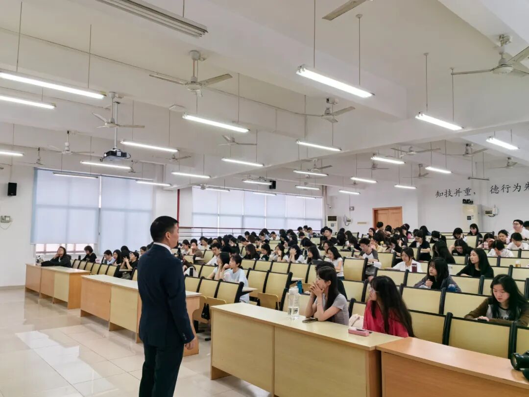 雄远动态｜弦歌不辍 薪火相传——我所律师受邀为广东警官学院学生授课