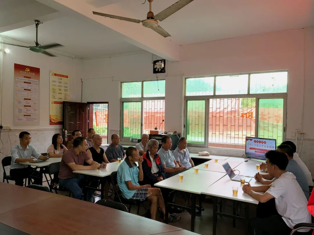 雄远党建｜情暖夕阳红 共筑法治梦——我所党支部赴阳山县七拱镇合上村开展“百所兴百村”系列活动