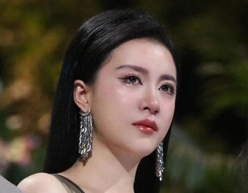 乃万拉群质问李嘉格车澈,乃万知三当三风波升级，针对李嘉格惹众怒，三大社媒评论区都..