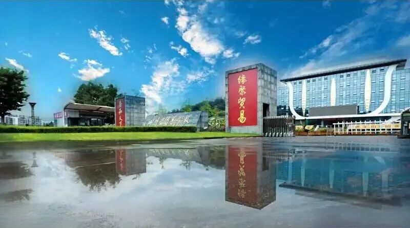 雨后校门
