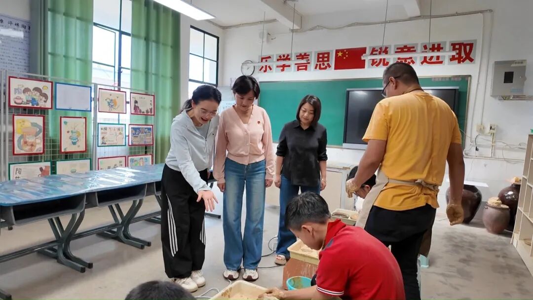 构建党建育人模式_党建引领促教育发展_