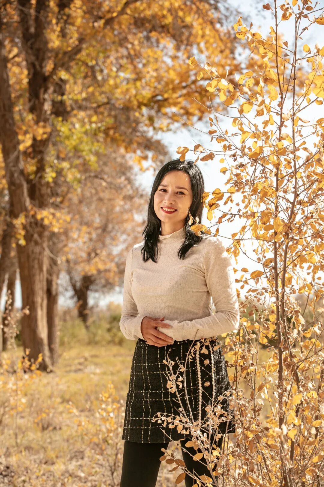 《丽  影》高  嵩