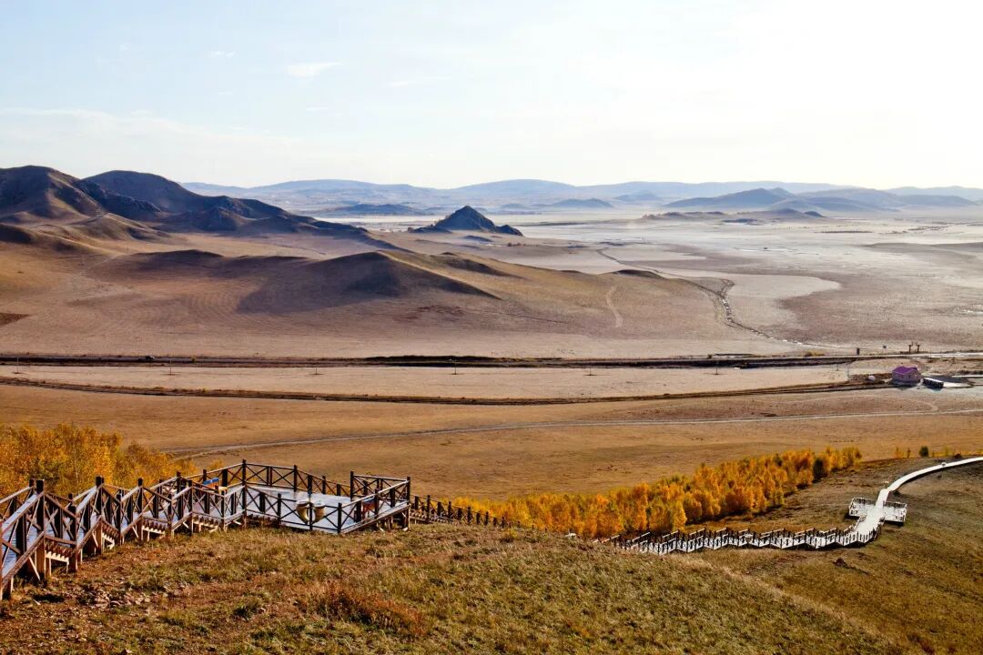 2022乌兰布统影视基地游玩攻略,...寒登上了山顶，在山顶的观...【去哪儿攻略】