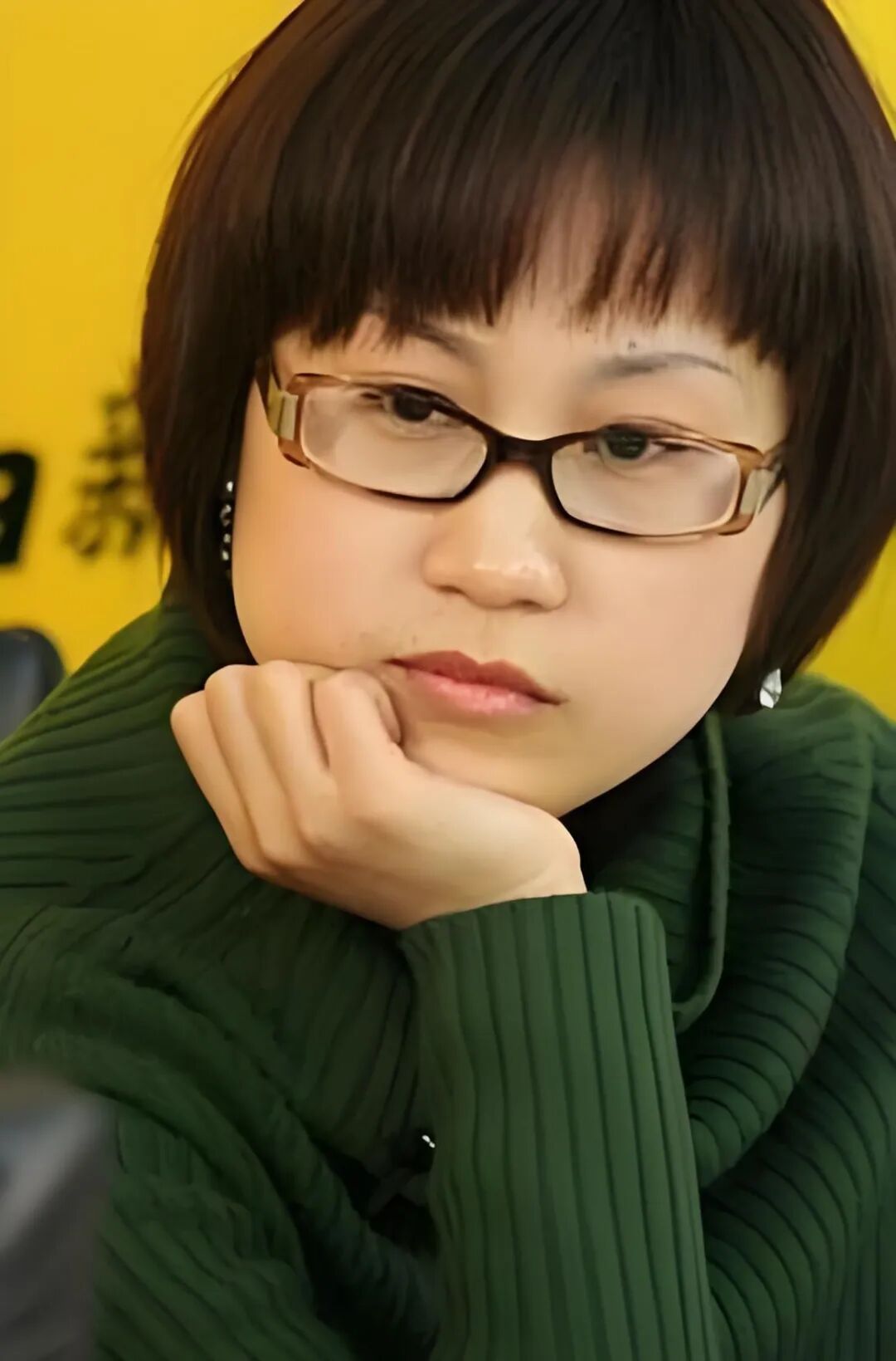 她是晋江文学城的驻站作家,曾经是《仙度瑞拉》杂志的编辑.