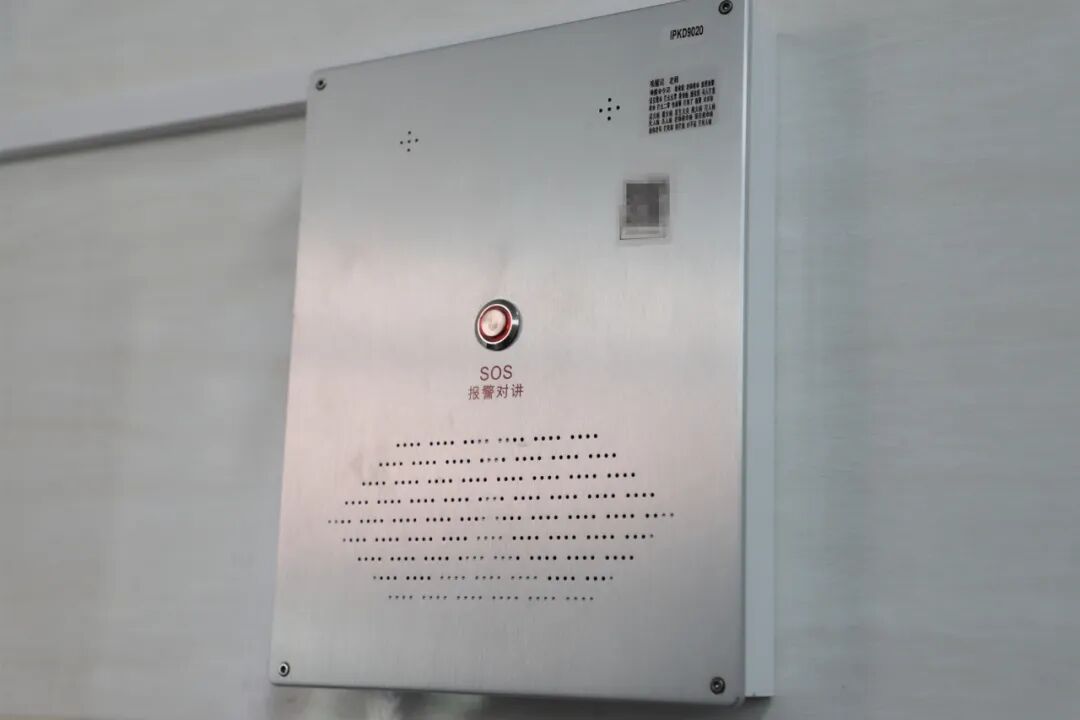 福州一学校厕所装反欺凌报警器 喊出救命即可报警