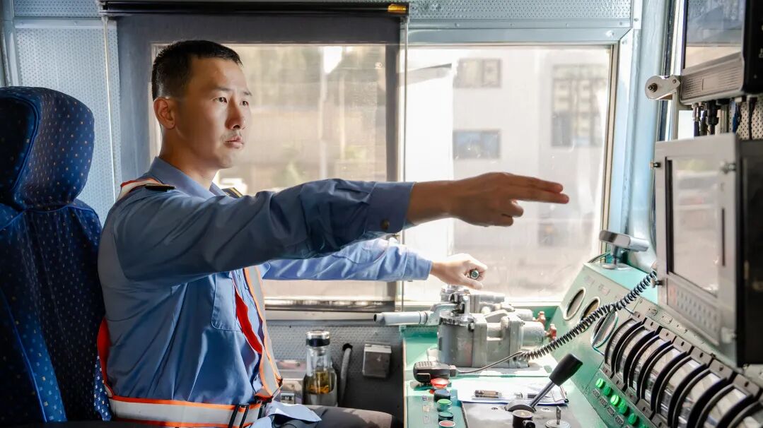 调车场版“羊皮筏子”：机车“漂流记”