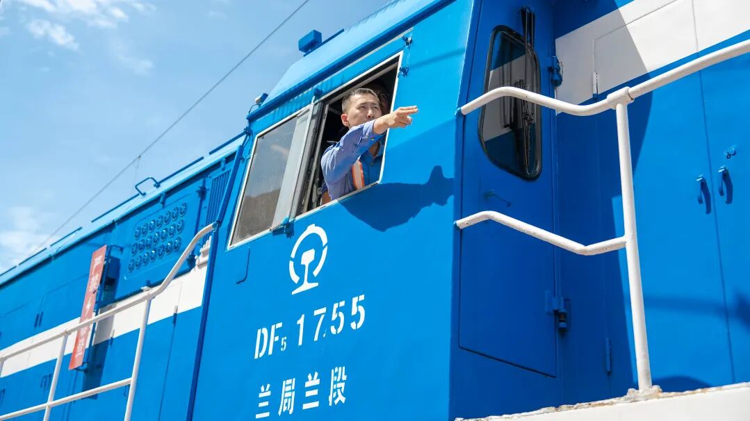 调车场版“羊皮筏子”：机车“漂流记”