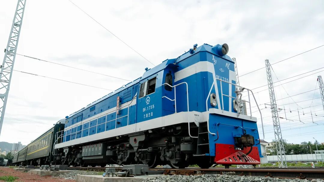 调车场版“羊皮筏子”：机车“漂流记”