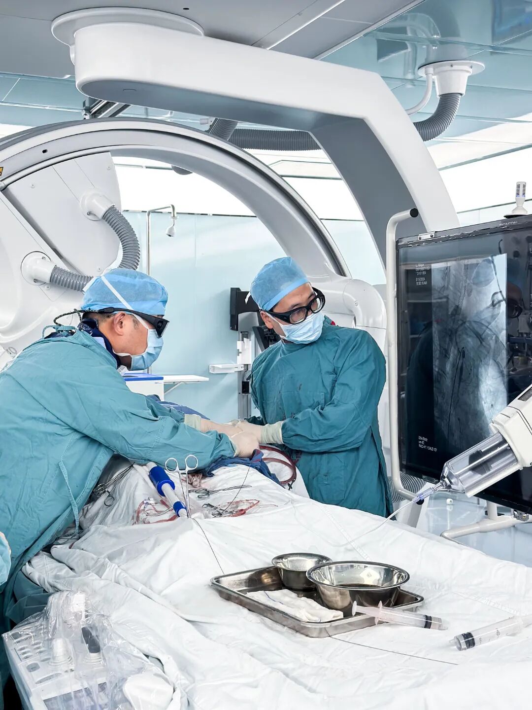 泥鳅导丝怎么用符伟国／王利新教授团队：0.035＂普通泥鳅导丝进行胸主动脉弓上分支原位开窗的病例分享_https://www.jmylbn.com_新闻资讯_第27张