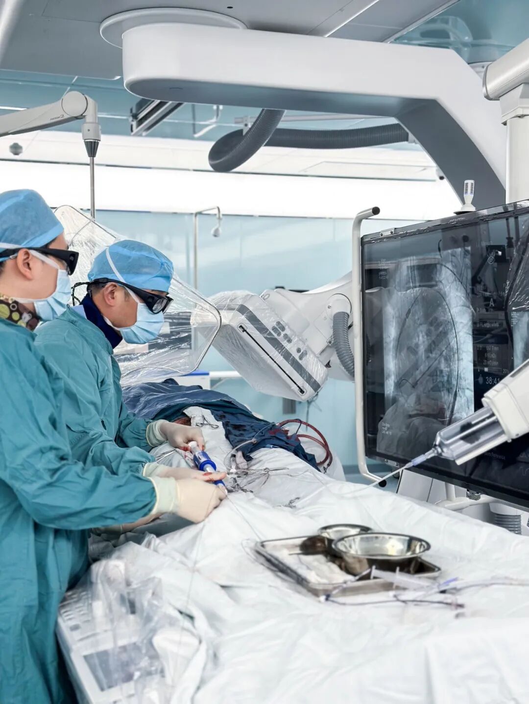 泥鳅导丝怎么用符伟国／王利新教授团队：0.035＂普通泥鳅导丝进行胸主动脉弓上分支原位开窗的病例分享_https://www.jmylbn.com_新闻资讯_第26张