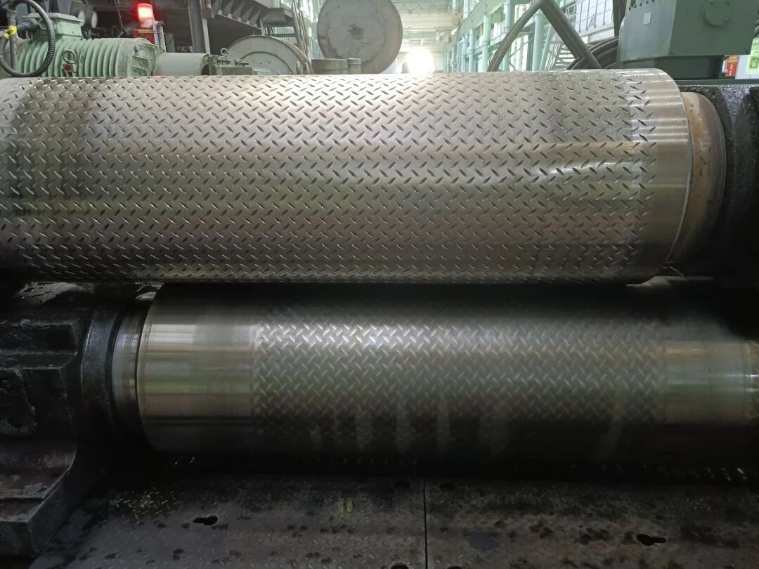 热轧厂成功轧制“高颜值”花纹板