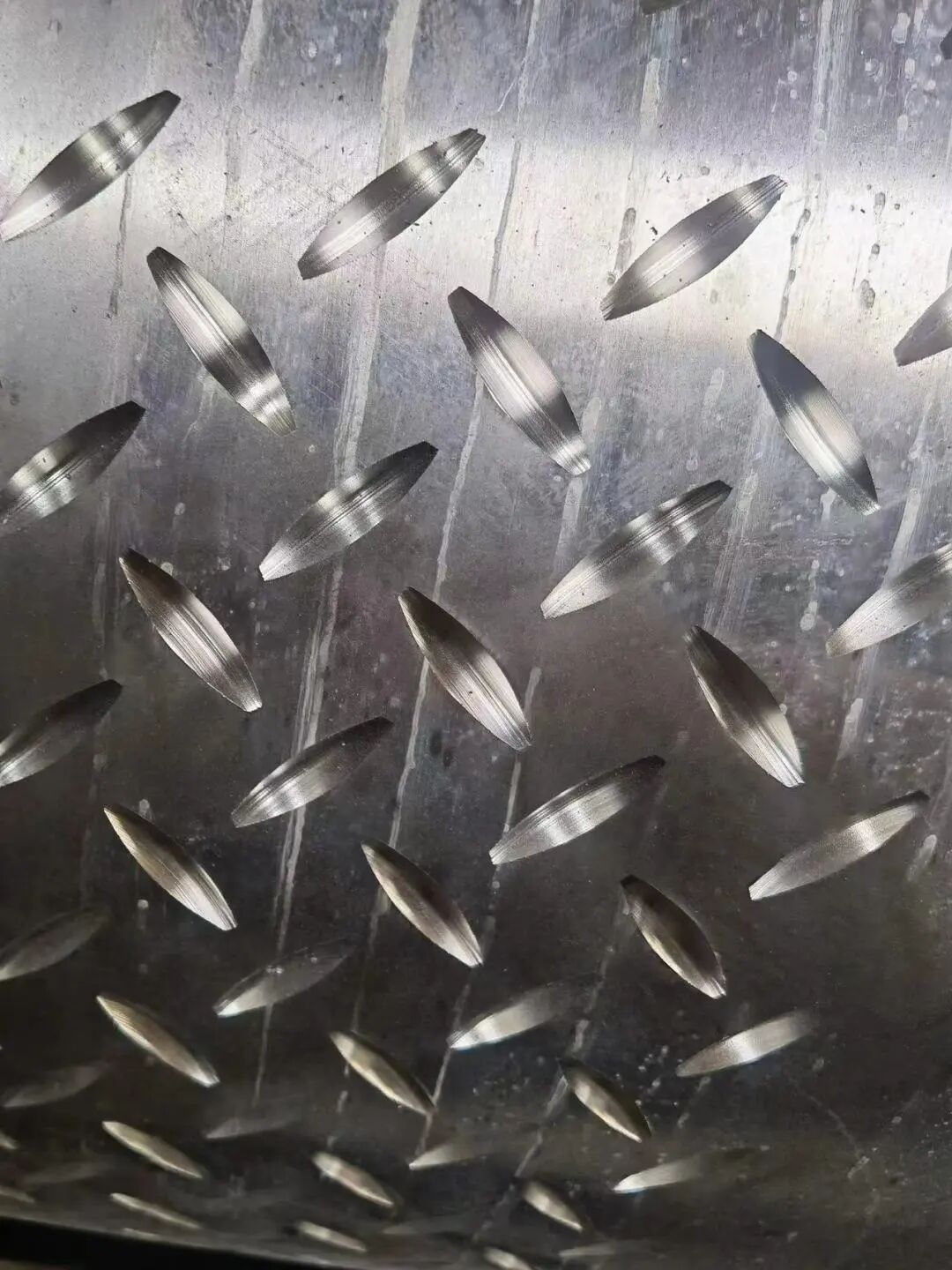 热轧厂成功轧制“高颜值”花纹板