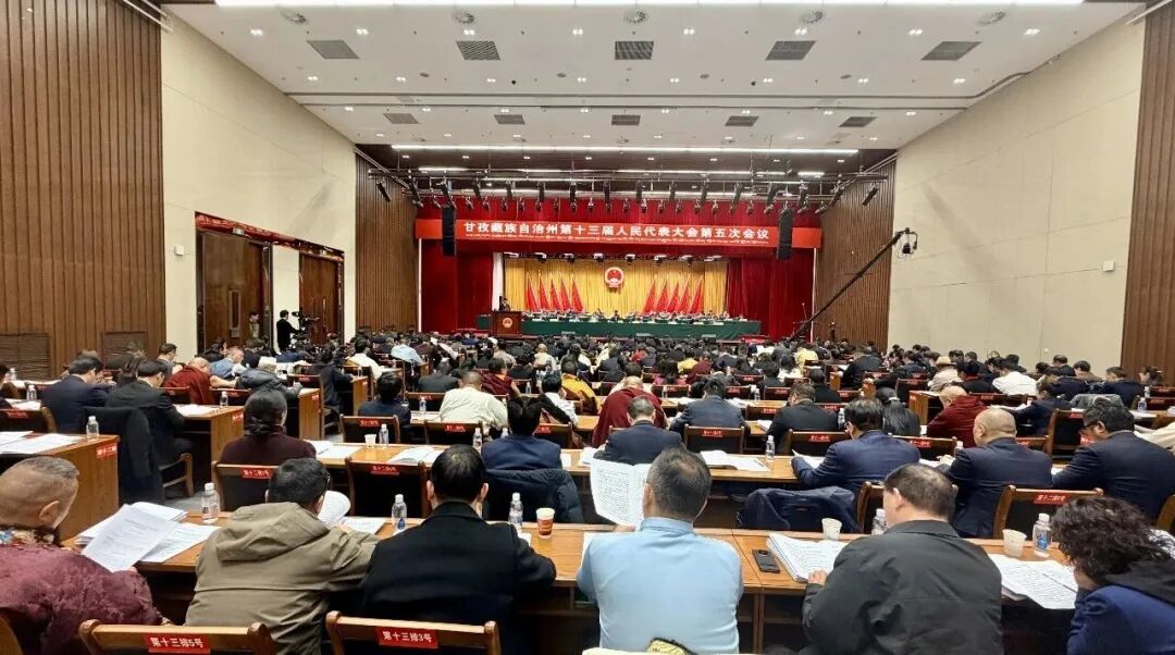 དཀར་མཛེས་ཁུལ་སྐབས13པའི་དམངས་ཆེན་གྲོས་ཚོགས་ཐེངས5པ་འཚོག་འགོ་བཙུགས།