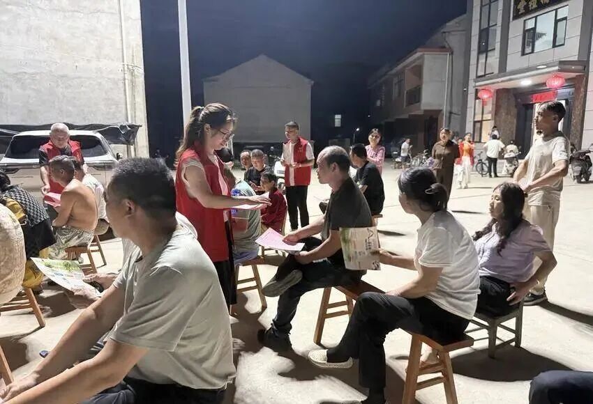 盘塘社区：垸场夜话听民声 童心相伴庆“六一”.docx