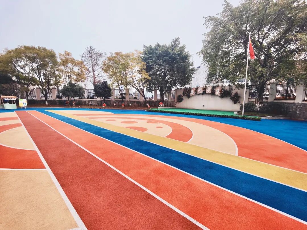 据悉,渝北区腾芳幼儿园成立于2018年,是独立建制公办一级幼儿园,现为
