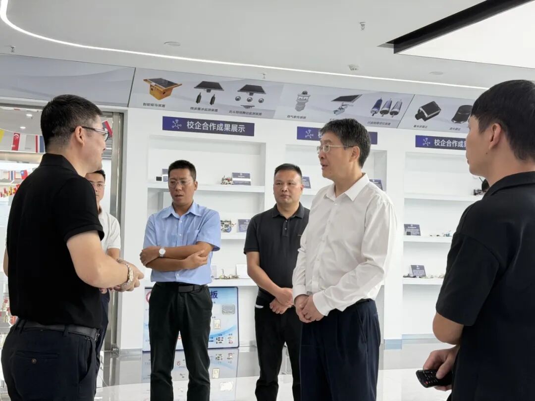 考察组参观展厅