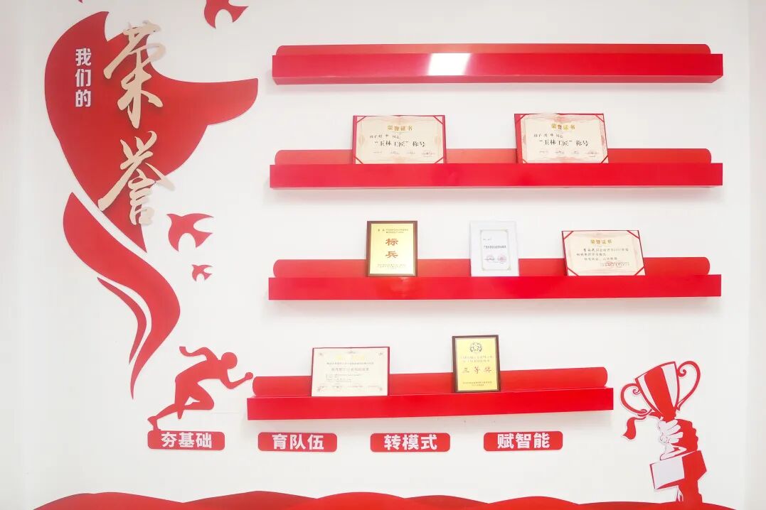 揭牌成立！柳鋼中金公司新增一個(gè)“學(xué)校+工作室”