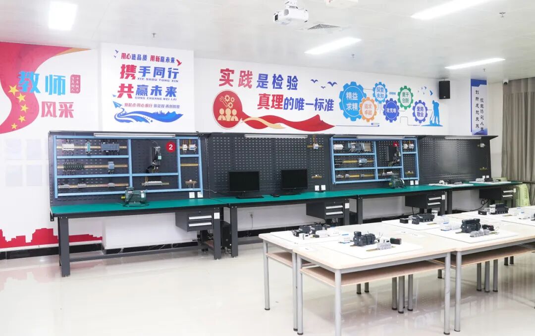 揭牌成立！柳鋼中金公司新增一個(gè)“學(xué)校+工作室”