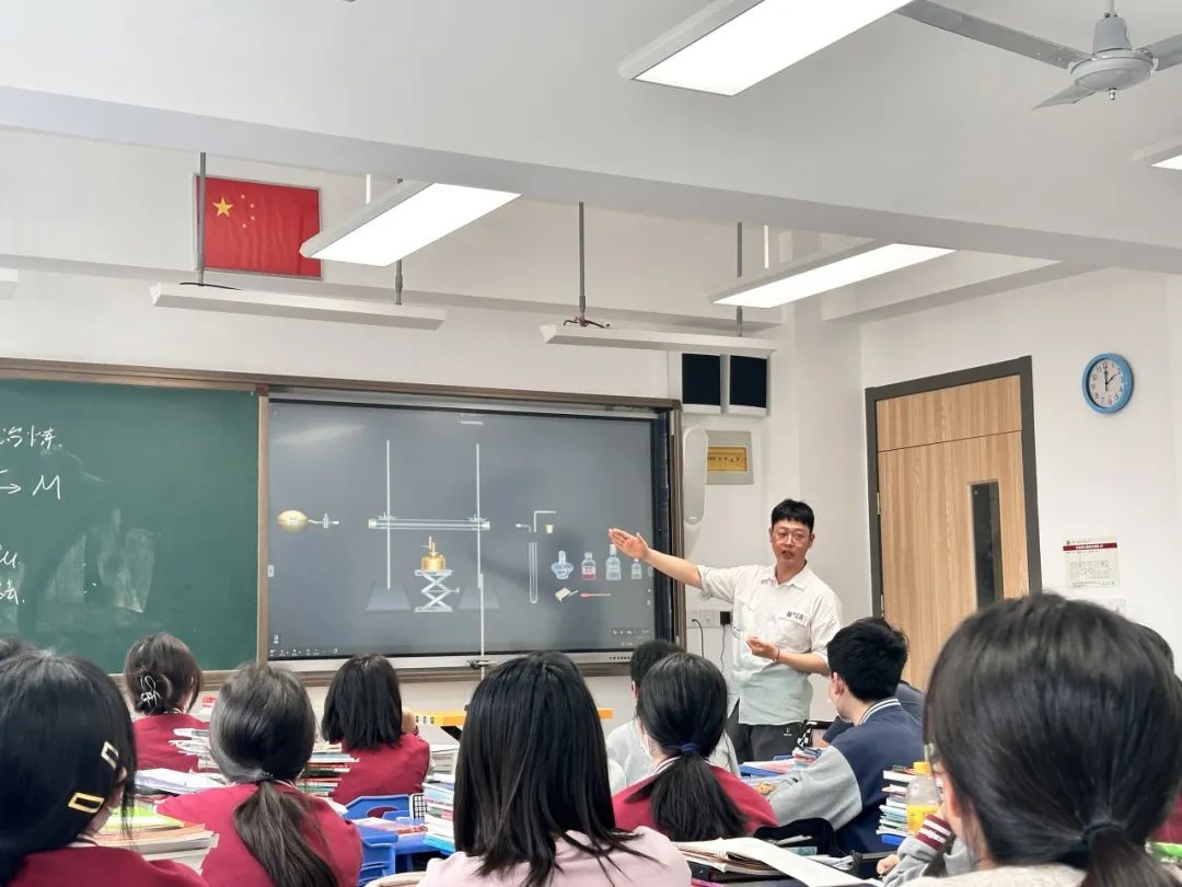 课堂—记上海理工大学附属储能中学青年,骨干,见习教师教学展示周