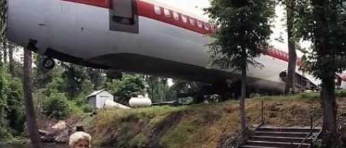 没钱盖房子，阿姨直接买了架二手飞机爆改成三室一厅，太强了！