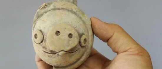 三星堆挖出一只陶猪打败了龙和凤，网友感叹：这才是神穿越