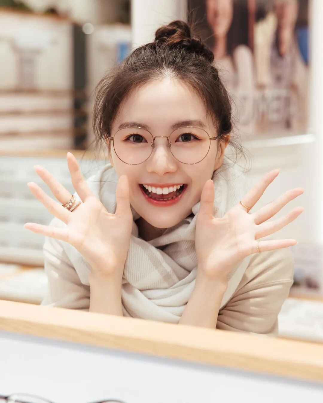 眼镜女神降临!台湾电竞主播啾啾,96年颜值高到夸张!