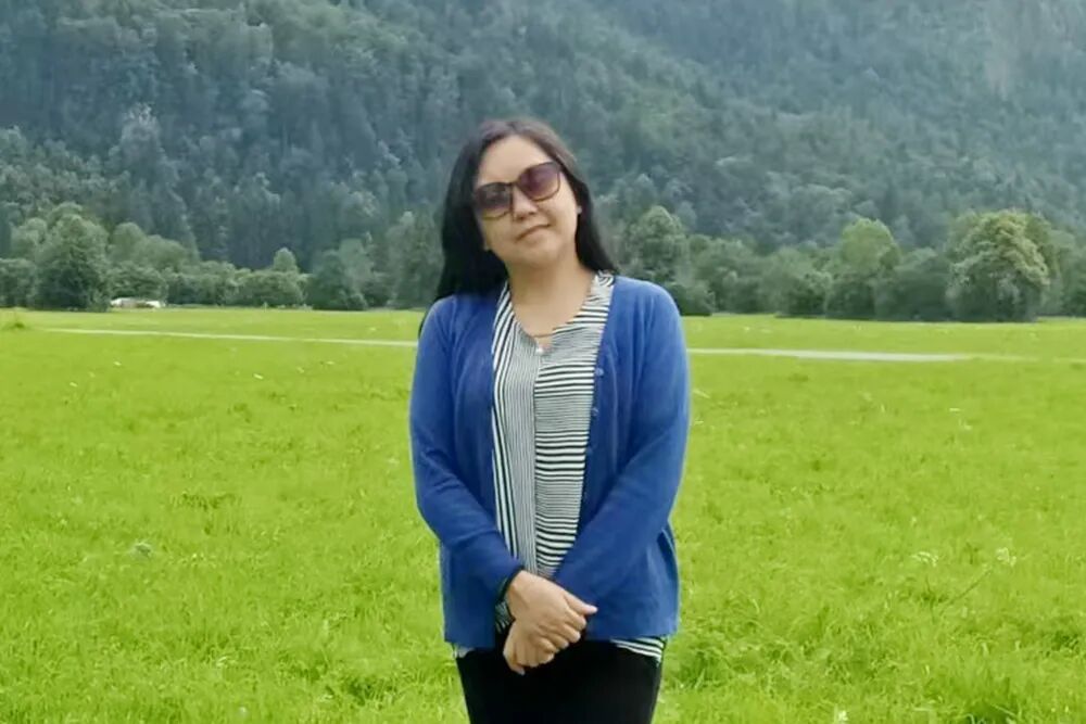 级教师，2016—2018年虹口区语文学科带头人，省级以上刊物发表论文30多篇。· 洪慧，英语教师，