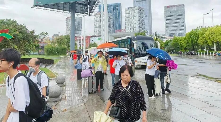 迎新专车接送