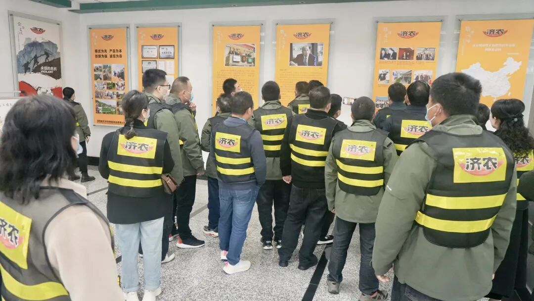 元贞葡萄帮200余人前往鼎天济农杨凌研发生产基地参观交流(图4)