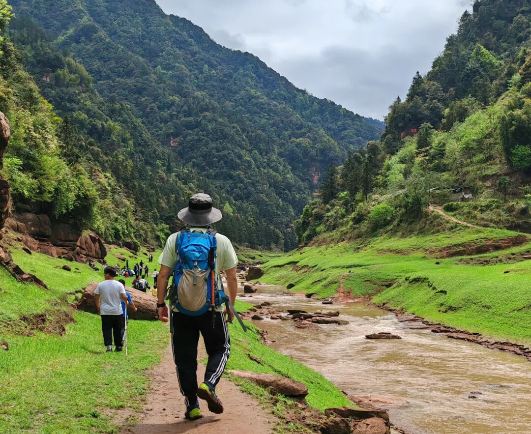 不是川西是江津清溪沟含氧量极高的草坪秘境
