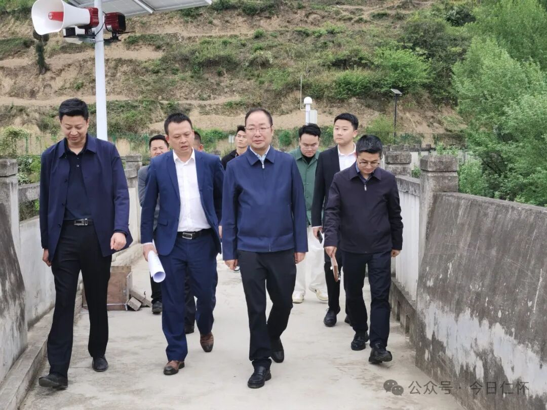 李颖到三合镇调研