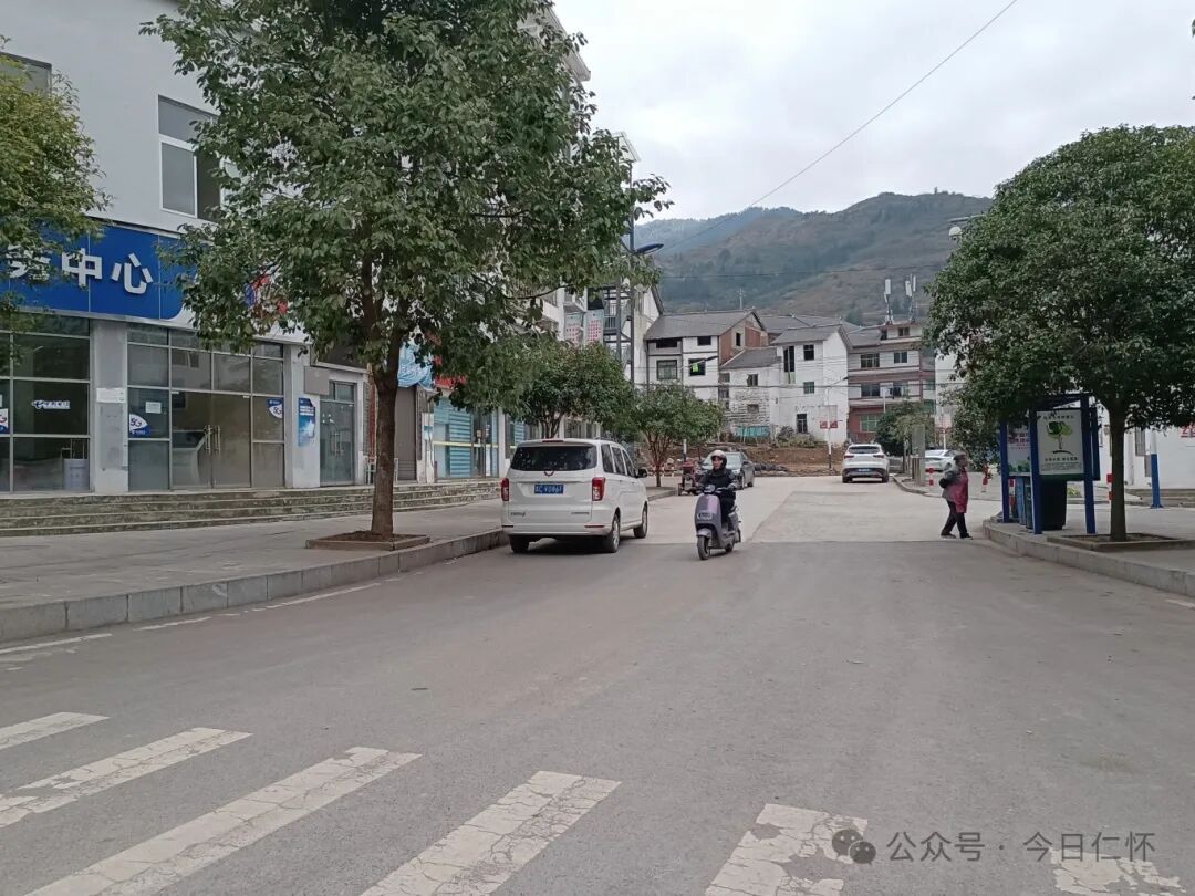 仁怀路畅产业兴坦途铺就乡村振兴路