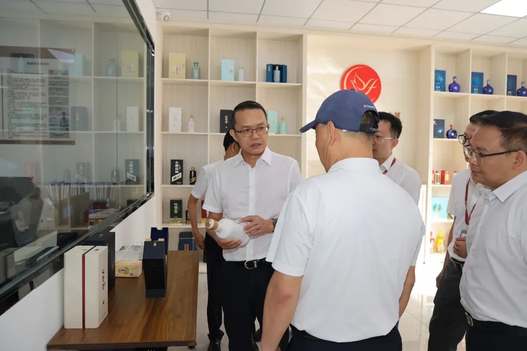 常文松到云峰酒业茅合酒业开展“三个逐一”工作(图3)