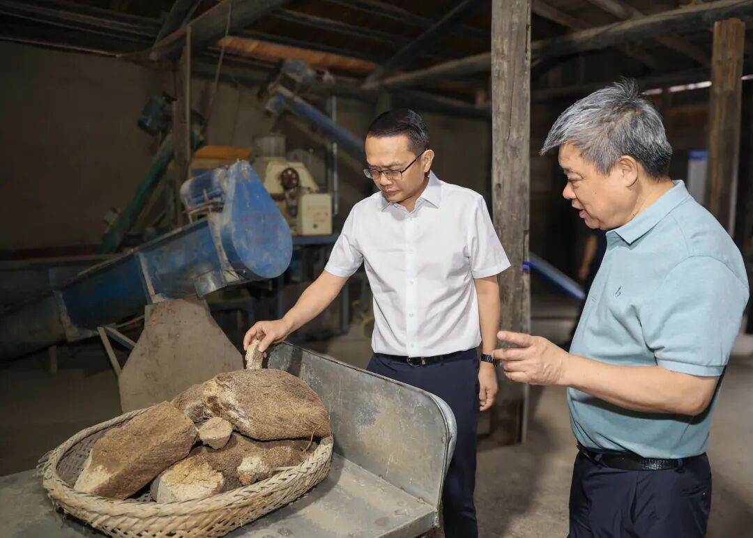 常文松到云峰酒业茅合酒业开展“三个逐一”工作(图2)