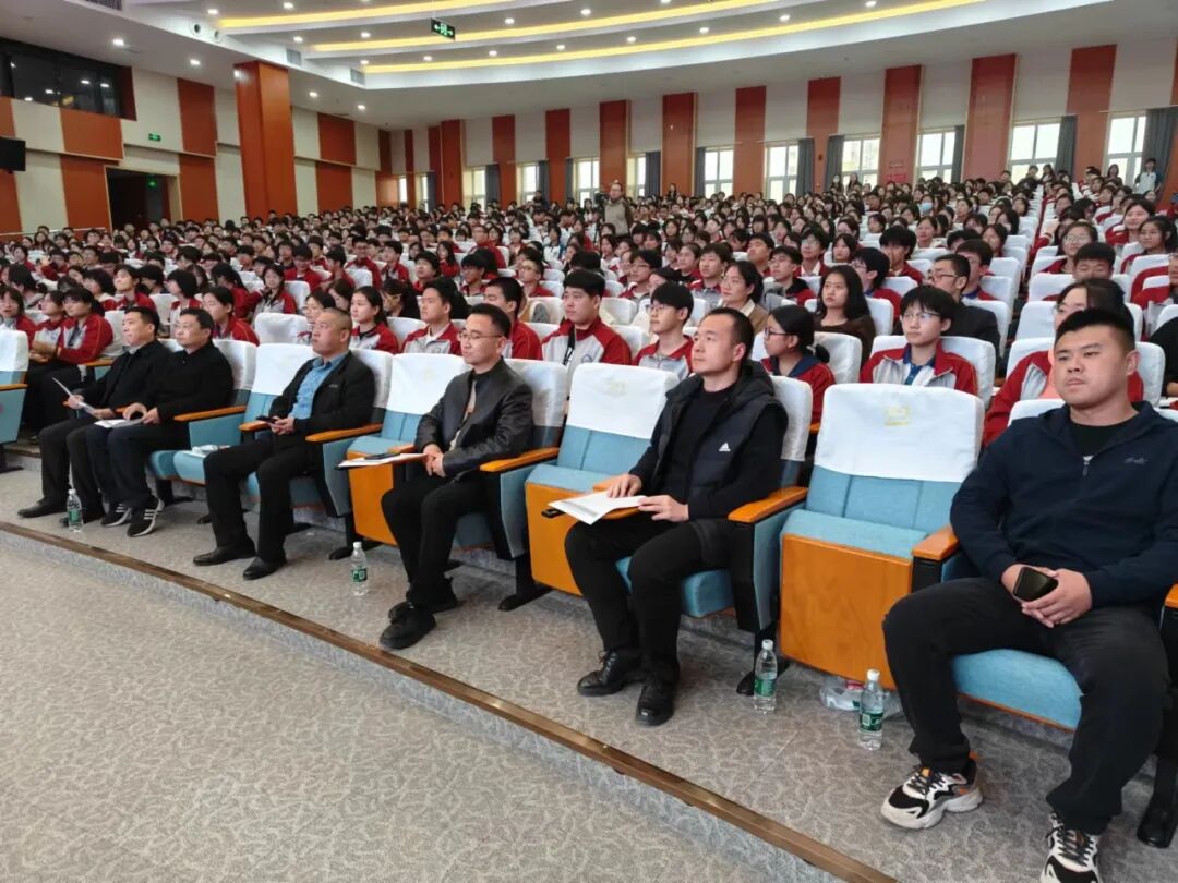 缅怀先烈传承革命精神凝聚复兴力量一一定兴中学举办清明演讲赛