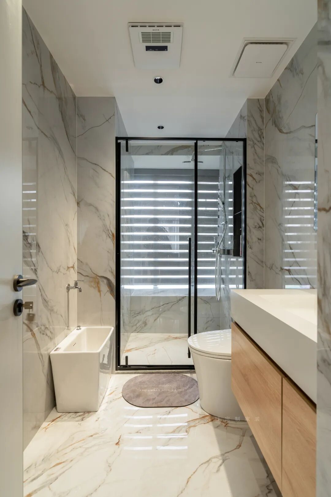 干湿分离的设计提升了空间的实用性,使功能区域更加清晰.