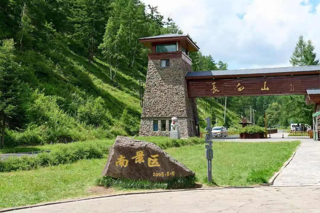 暑期国内机票大降价 多条航线票面价跌破200元 含税往返低至千元内
