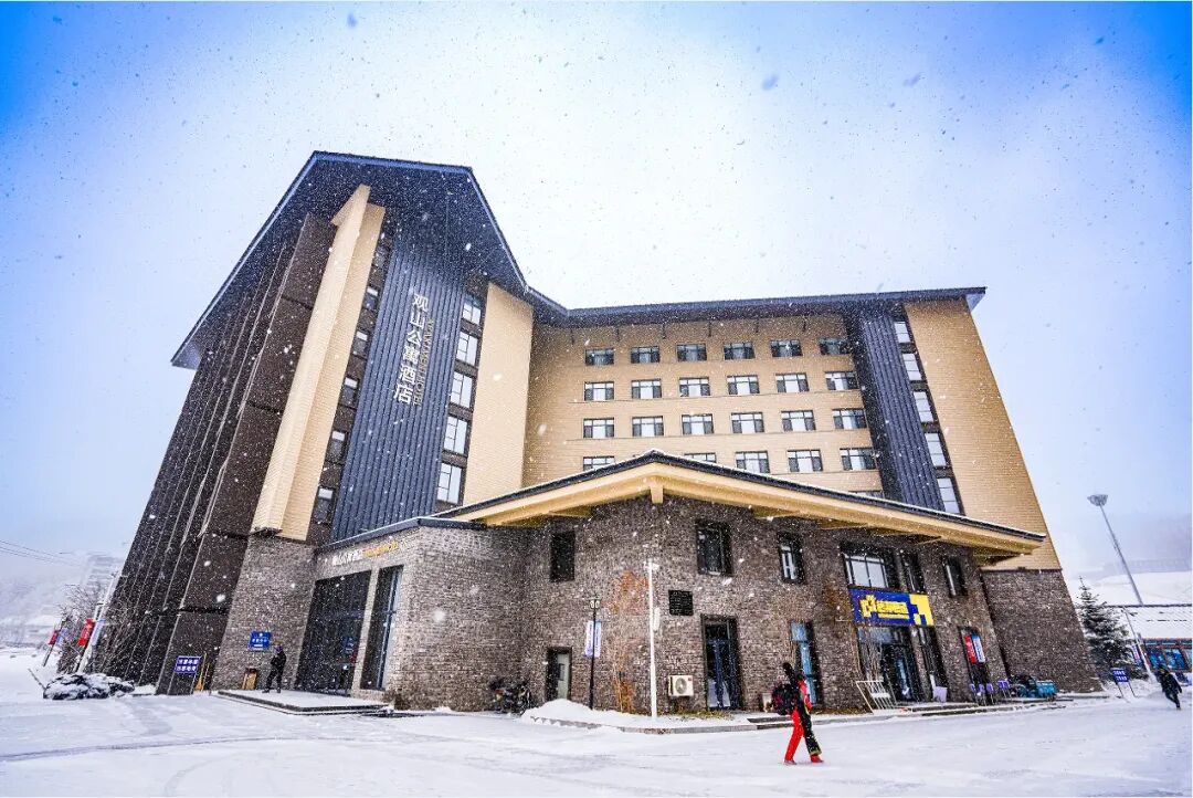 吉林万峰通化滑雪场早鸟套餐399起 高铁直达周末滑雪住宿全包